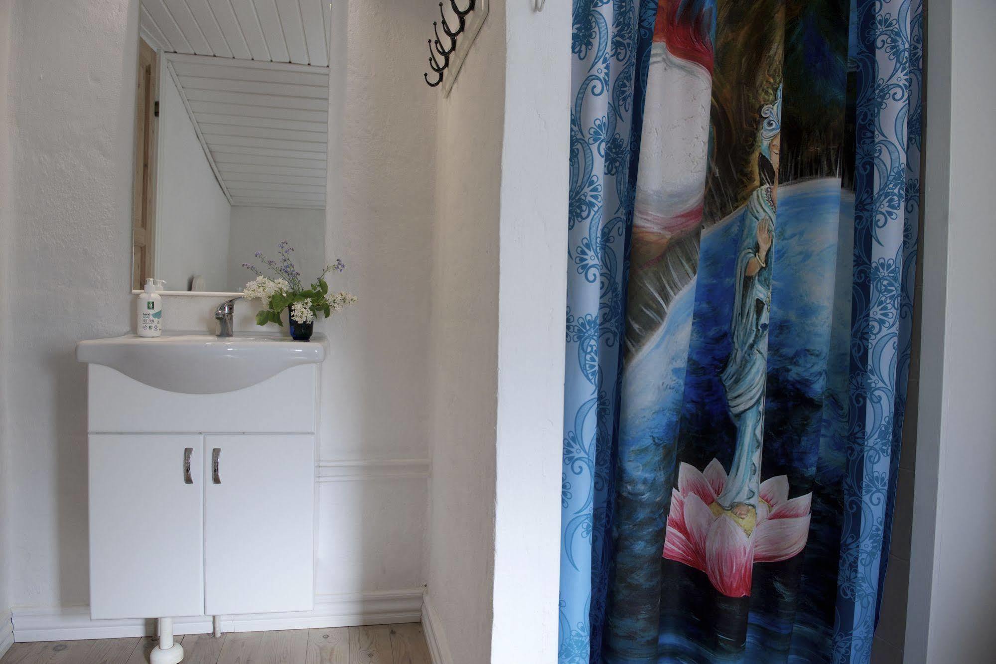 Lotus Bb & Spa - Indre Ro Yoga *
